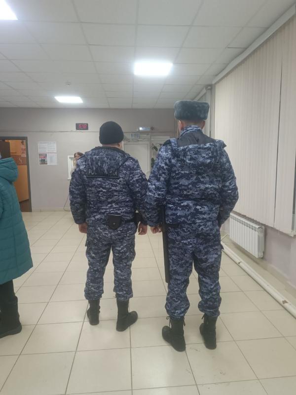 Сотрудники Егорьевского ОВО обеспечили охрану общественного порядка
на концертной программе «Мамин день календаря»