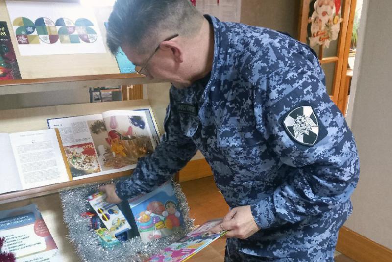 Сотрудники Росгвардии из Яшкино присоединились к благотворительной акции «Коробка храбрости»