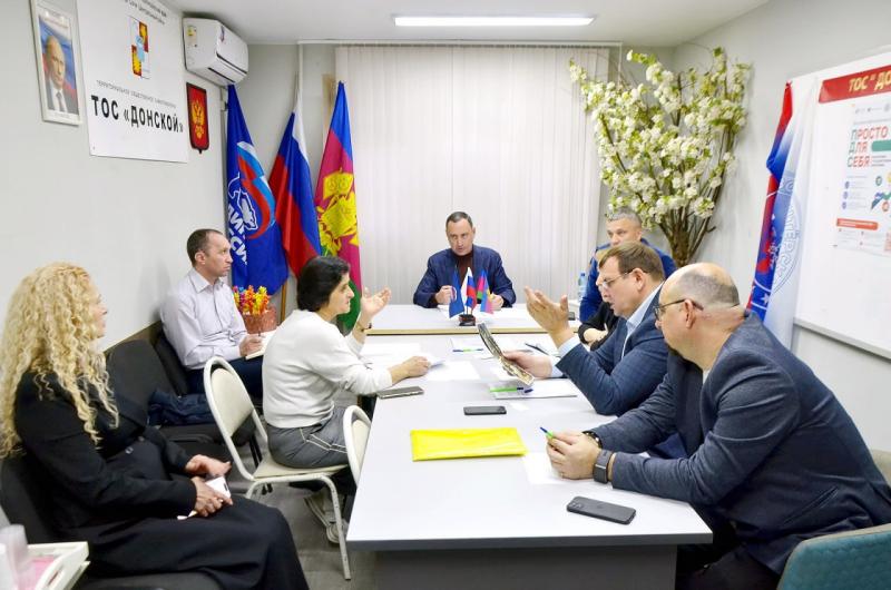 Депутат ЗСК Виктор Тепляков провёл приём граждан в ТОС «Донской» в Центральном районе Сочи