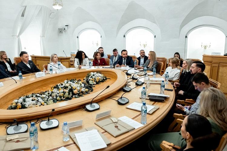 В Госдуме в рамках круглого стола обсудили новую модель взаимодействия бизнеса и государства