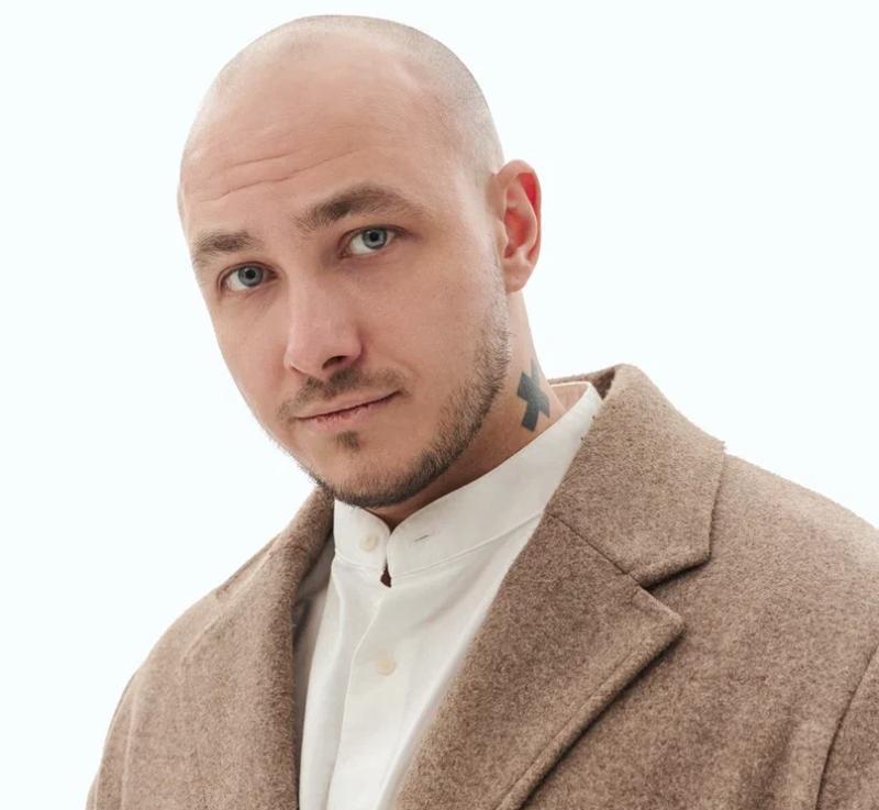 Новая звезда русского шансона Холла смешал жанры романса и R&B в новой песне «Без тебя»