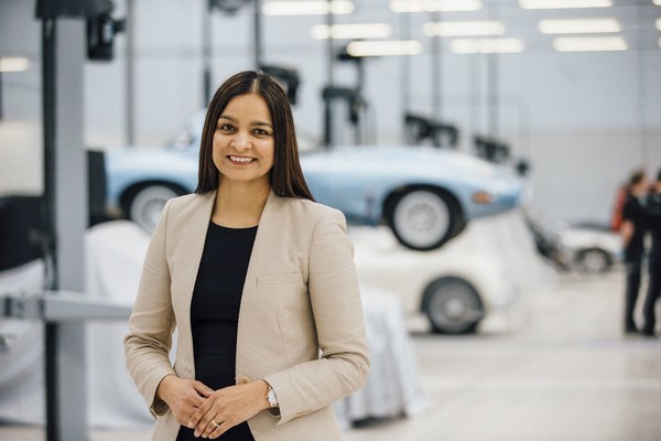 Осовременить образ женщин научно-технических профессий призывают Jaguar Land Rover и Getty Images