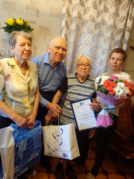 Президент поздравил сотрудницу Почты России со 100-летним юбилеем