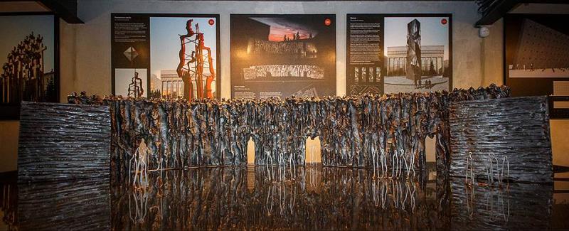 10 мая 2017 года в Грозном открывается выставка «Стена скорби», рассказывающая о возведении одноименного монумента жертвам политических репрессий